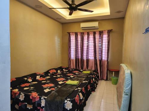 a bedroom with two beds and a ceiling fan at D'Haja 56 KLIA SEPANG with 3 AIRCONDS & FREE Wi-Fi in Banting