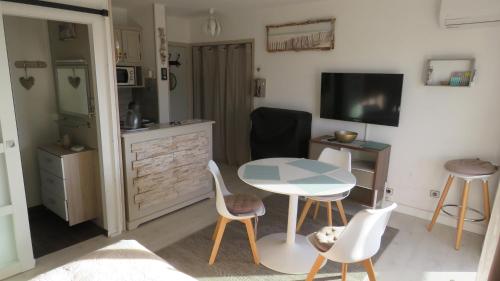 studio cosy avec parking 100m plage