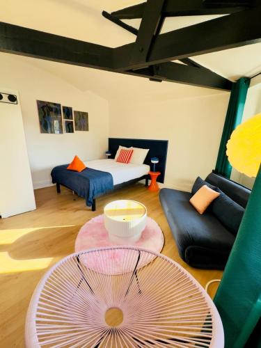 NEW! BAGAJ Studio 70's hyper centre