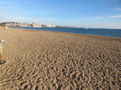 studio cosy avec parking 100m plage