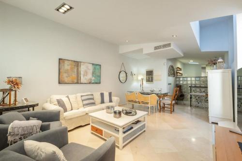 Quevedo Deluxe Penthouse by Valcambre