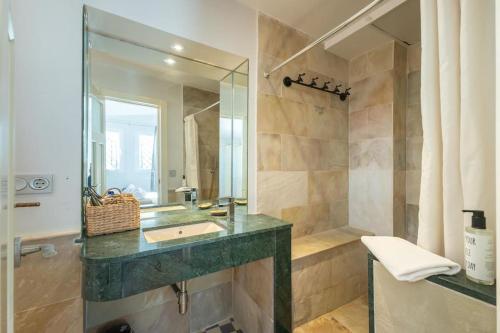 Quevedo Deluxe Penthouse by Valcambre