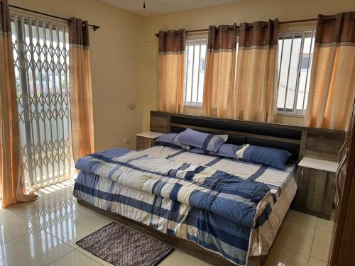 Ένα ή περισσότερα κρεβάτια σε δωμάτιο στο Prime Accra 2 Bedroom Townhouse