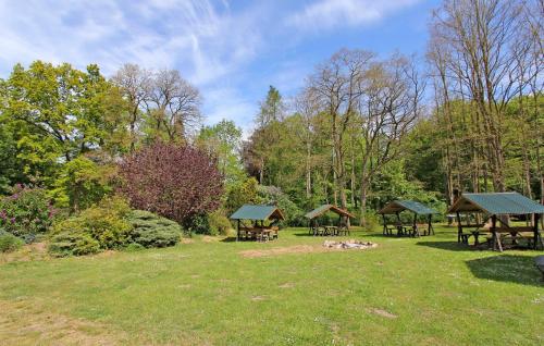 a group of picnic tables in a park at Ferienwohnung Kuchelmiß in Kuchelmiß