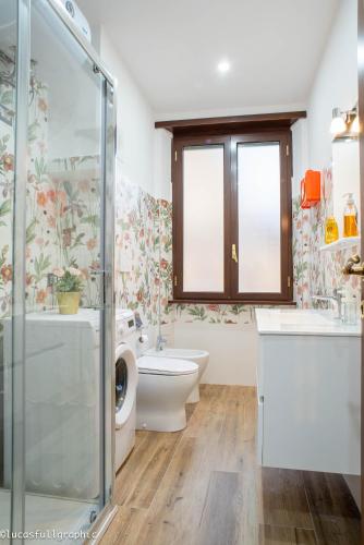 a bathroom with a toilet and a sink and a shower at Sophie's Choice 2 in Rome