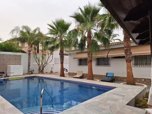 Πισίνα στο ή κοντά στο Chalet Kathia Minigolf, Ping-pong y más