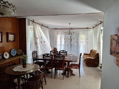Χώρος καθιστικού στο Chalet Kathia Minigolf, Ping-pong y más