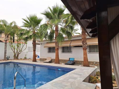 Πισίνα στο ή κοντά στο Chalet Kathia Minigolf, Ping-pong y más