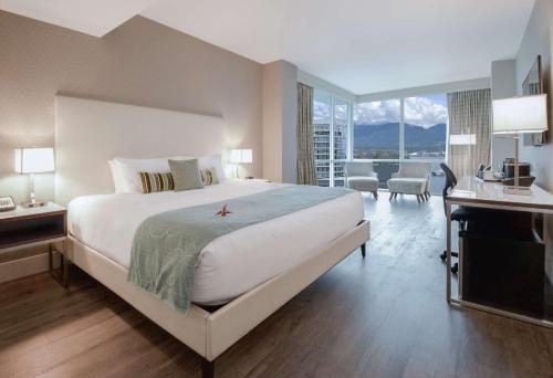 Coast Coal Harbour Vancouver Hotel by APA Image