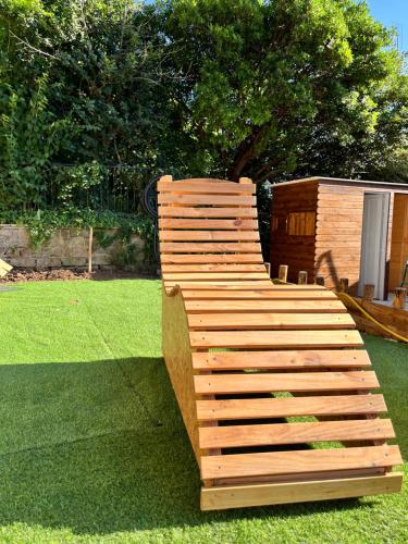 a wooden bench sitting on the grass in a yard at Il Palazz8 - Dimore di Charme in San Polo dei Cavalieri