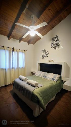 a bedroom with a bed with a ceiling fan at La Cabaña en Lujan de Cuyo! in Ciudad Lujan de Cuyo