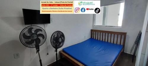 a small room with a bed and two fans at Arraial do Cabo – Subuai Village - Aluguel Econômico in Arraial do Cabo