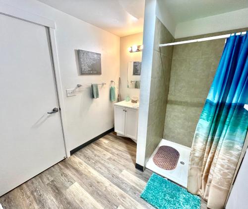 Un ou plusieurs lits dans un hébergement de l'établissement Private Room with Shared Bathroom with Another Unit, 10 Minutes Walk to University of Washington