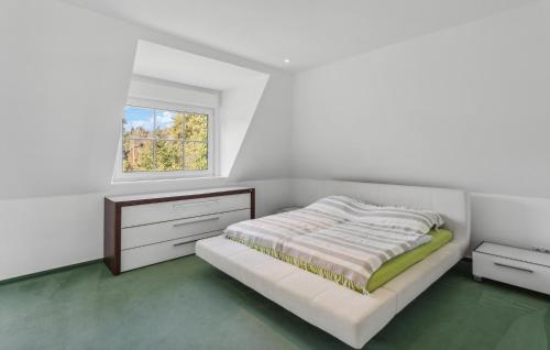 a white bedroom with a bed and a window at Lovely Home In Dassendorf With Wifi in Dassendorf