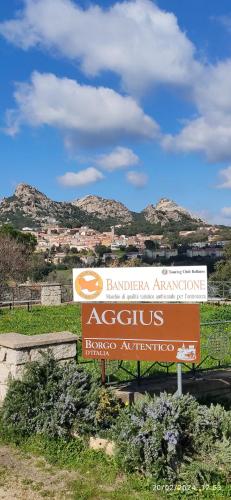 a sign for the entrance to the argentinian argentinian argentinian at La casa di DELFA in piazzetta in Aggius