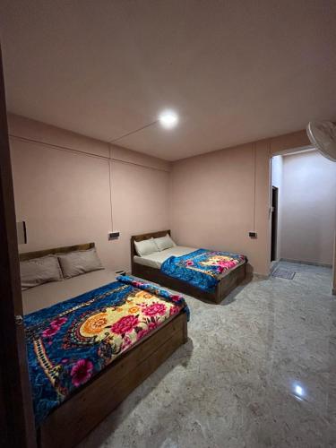 Katil atau katil-katil dalam bilik di Querencia Homestay