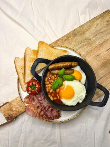 a breakfast plate with eggs sausage beans and toast at B&B Iets Zeeuws in Kats