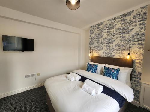 a hotel room with a bed and a tv at Contractor Base - 2 Baths - Smart TVs in Rooms in Swansea