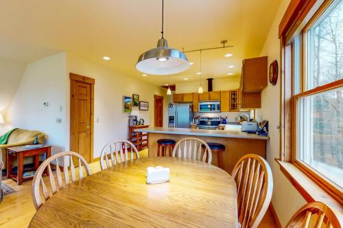 Una cocina o zona de cocina en The Coolidge Barn