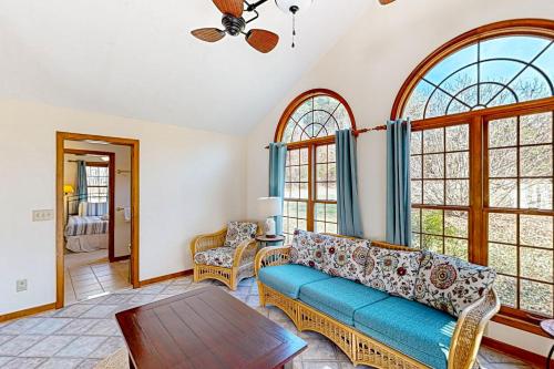 Χώρος καθιστικού στο Sundown Bed and Beach