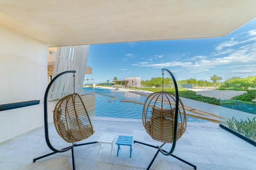 Bazén v ubytování Seaside Serenity One bedroom nebo v jeho okolí