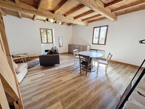 Beau Grand T2 Duplex avec du Cachet Centre Ville