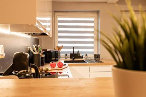 a kitchen with a sink and a window and a table at Detached 2 Bedroom House - 10 minute's walk to Town Centre - Free Parking, Fast Wifi and Smart TVs by Tejza Property in Rugby