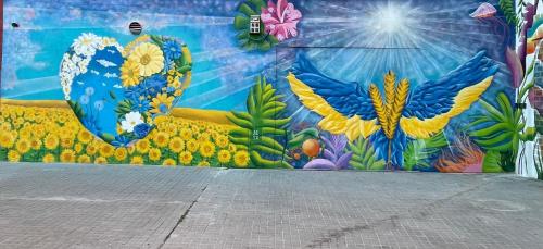 a wall with a mural of flowers and birds at Lounge garden sea relax in Valencia