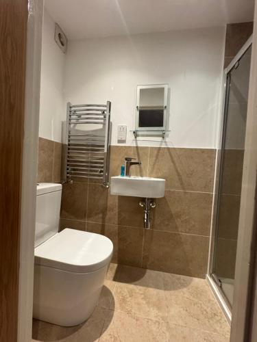 Ένα μπάνιο στο Studio-2 Staines,Heathrow, London-own entrance