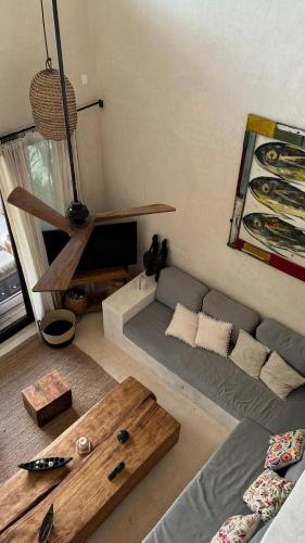 a living room with a couch and a coffee table at Villa Queridoro Mahahual in Mahahual