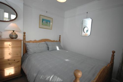 A bed or beds in a room at Spring Harbour 