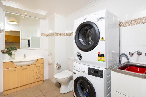 Ένα μπάνιο στο The Marina Unit 310