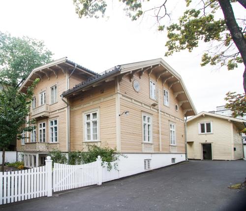 a white house with a white fence and a white building at Camillas Hus in Oslo