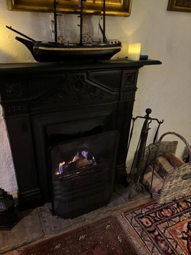 Billede fra billedgalleriet på Anglesey traditional 2 bedroom stone cottage with EV i Amlwch