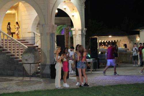 Gallery image of Otyak Hotel EVN Zvartnots Airport in Pʼarakʼar