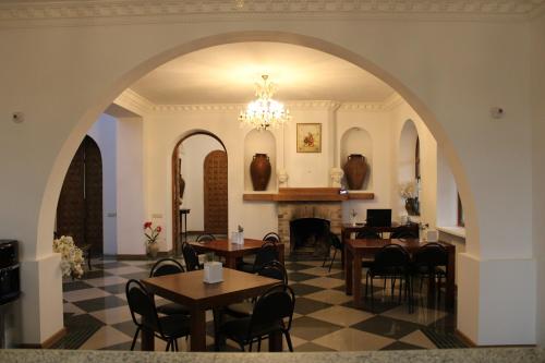 Gallery image of Otyak Hotel EVN Zvartnots Airport in Pʼarakʼar