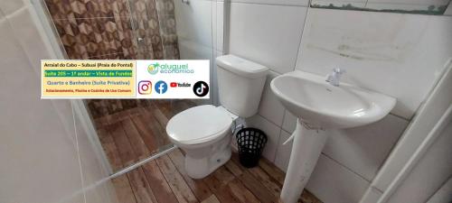 a small bathroom with a toilet and a sink at Arraial do Cabo – Subuai Village - Aluguel Econômico in Arraial do Cabo