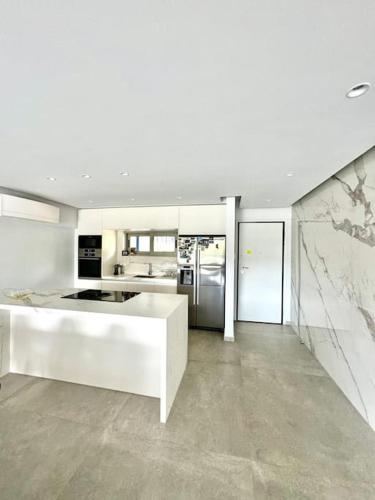 Athens Riviera Lux Flat, Lemos Vouliagmeni