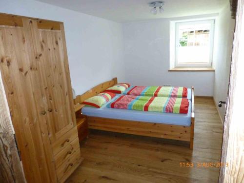 Ένα ή περισσότερα κρεβάτια σε δωμάτιο στο Ferienwohnung Bergkristall