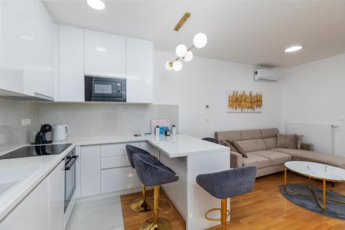 Η κουζίνα ή μικρή κουζίνα στο Apartments with parking space Zagreb - 22577