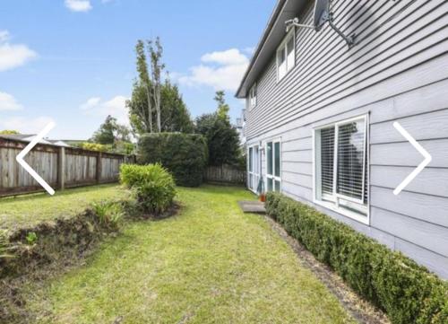 Taman di luar 5 Bedroom Home in Hamilton