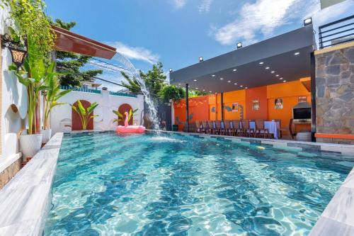 a swimming pool with a waterfall in a hotel at Sun Villa 168 - 7 Phòng Ngủ - Gần Biển Bãi Sau in Vung Tau