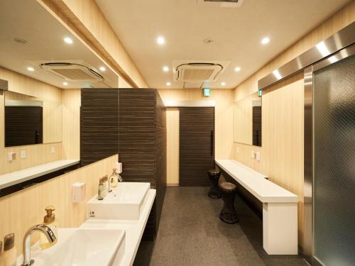 a bathroom with two sinks and a shower at R's Forest Inn in Kawasaki