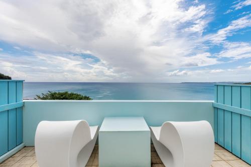 a balcony with a view of the ocean at Jhai Wu in Kenting