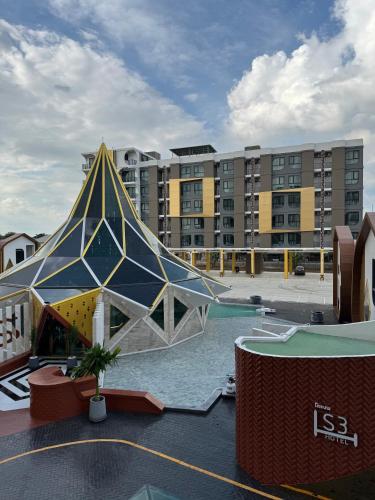 a large blue and yellow tent in front of a building at S3 Ayutthaya Hotel in Phra Nakhon Si Ayutthaya
