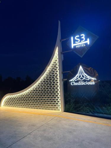 a building with a lighted staircase at night at S3 Ayutthaya Hotel in Phra Nakhon Si Ayutthaya