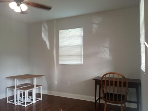 Gallery image of Rooster Hostel in Tampa