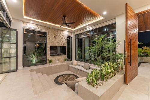 an open living room with a ceiling fan at Luxury Ocean Dream Villa in Uluwatu