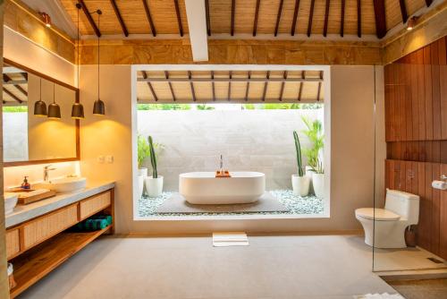 Koupelna v ubytování Villa Almarik Resort