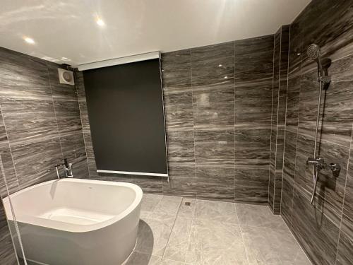 a bathroom with a bath tub and a shower at S3 Ayutthaya Hotel in Phra Nakhon Si Ayutthaya